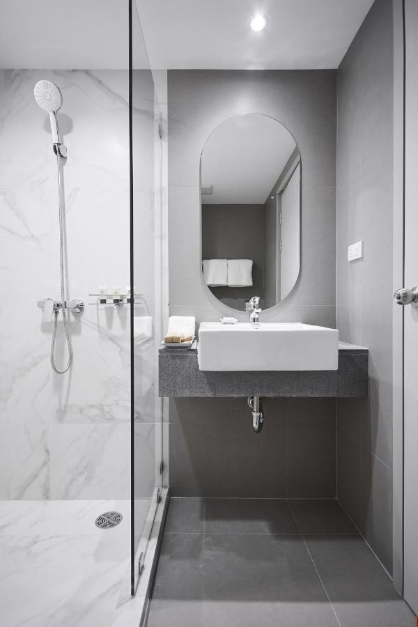 56 Surawong Hotel Бангкок Екстер'єр фото